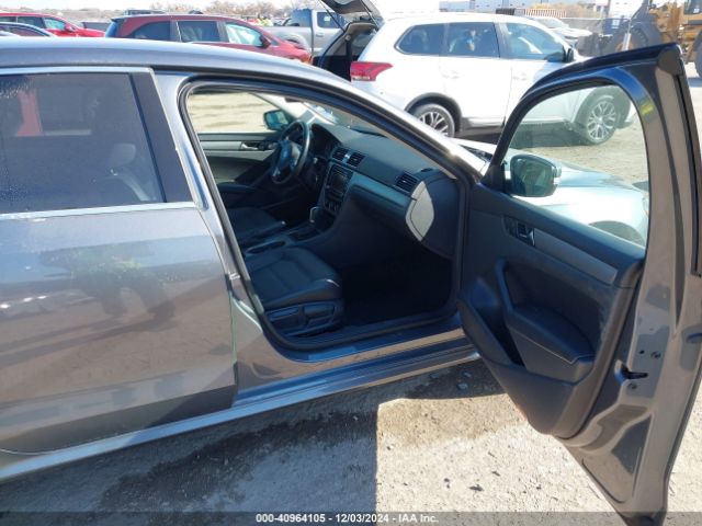 Photo 4 VIN: 1VWBS7A30FC046047 - VOLKSWAGEN PASSAT 