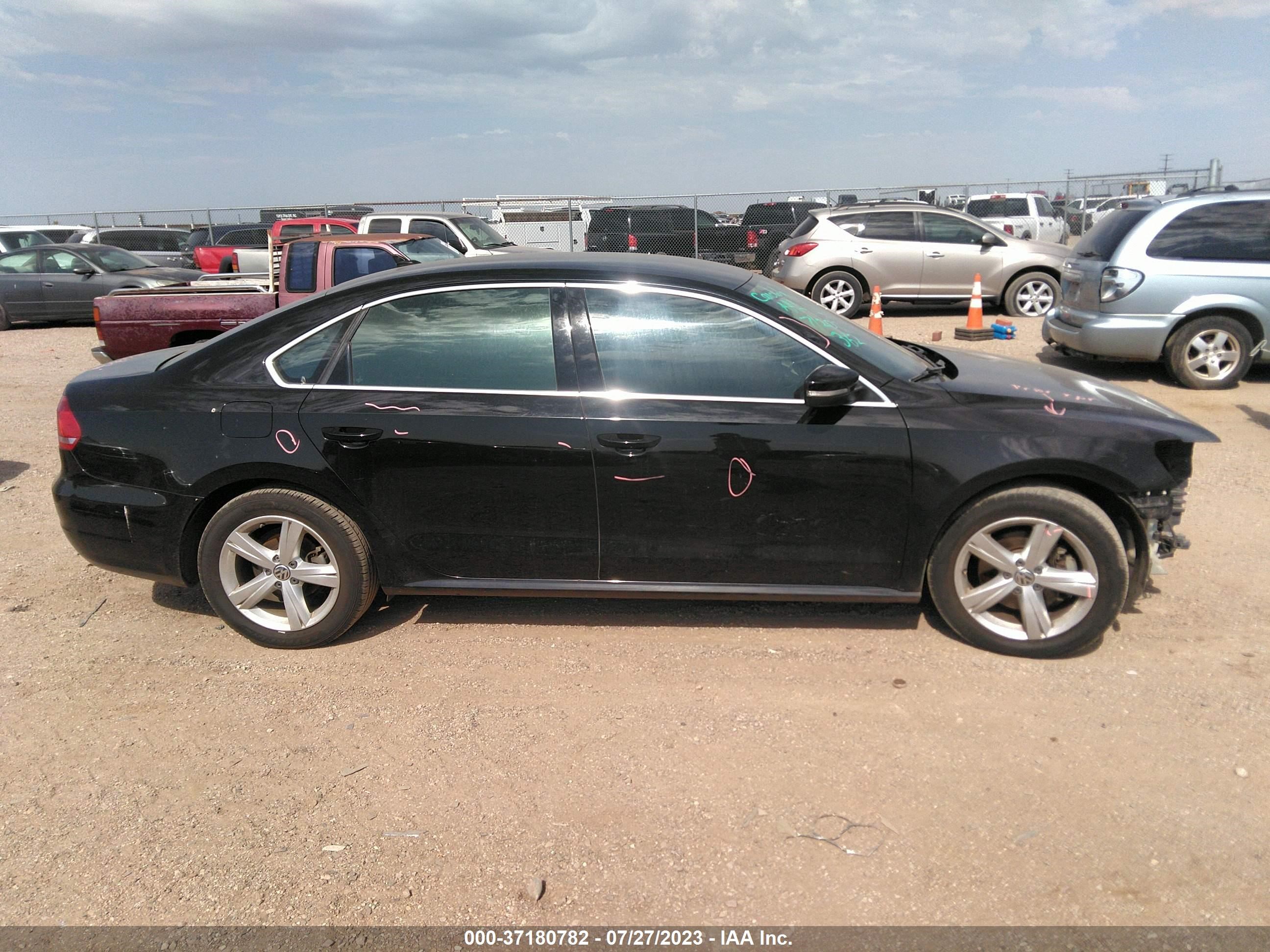 Photo 13 VIN: 1VWBS7A30FC058635 - VOLKSWAGEN PASSAT 