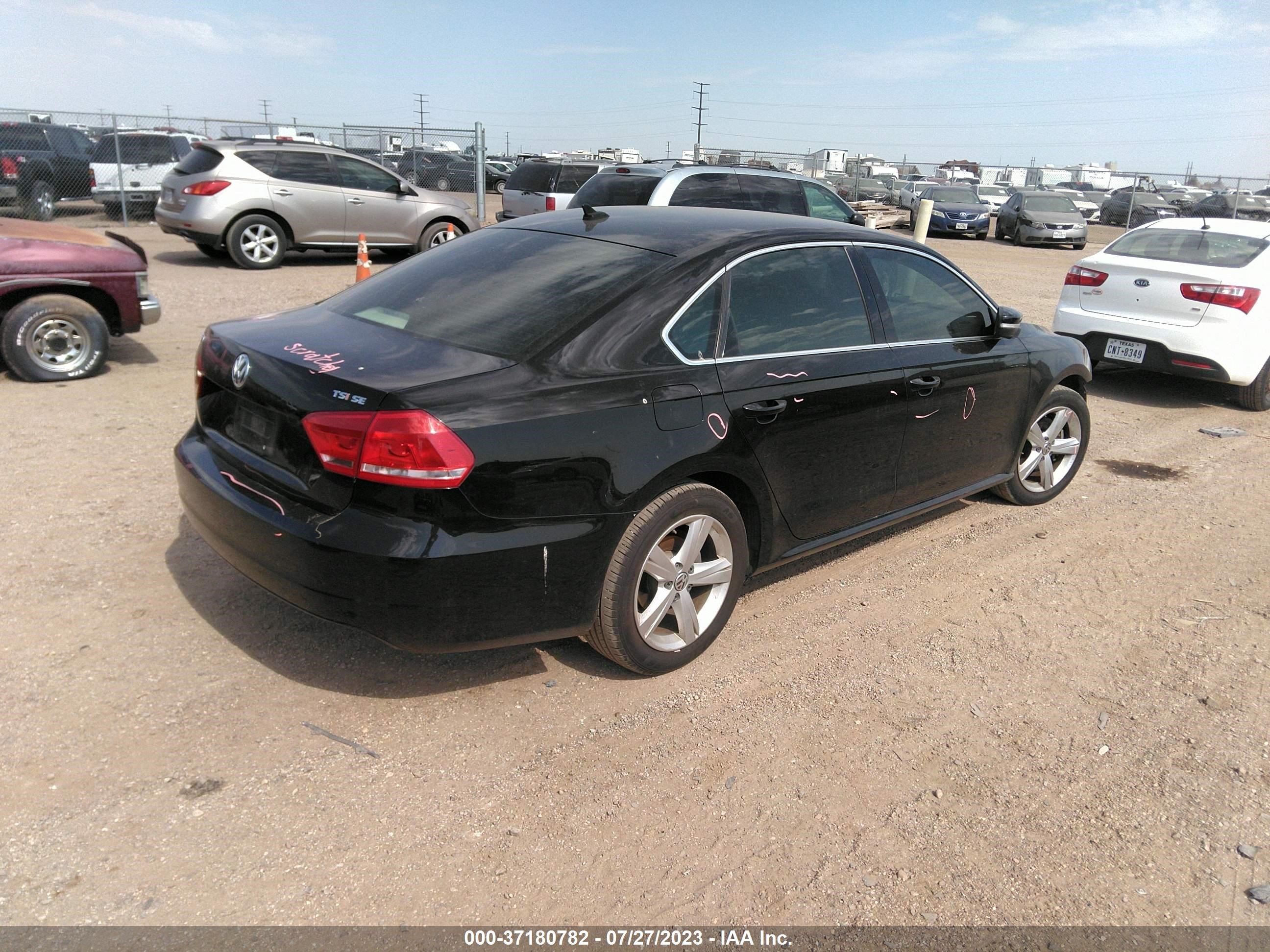 Photo 3 VIN: 1VWBS7A30FC058635 - VOLKSWAGEN PASSAT 