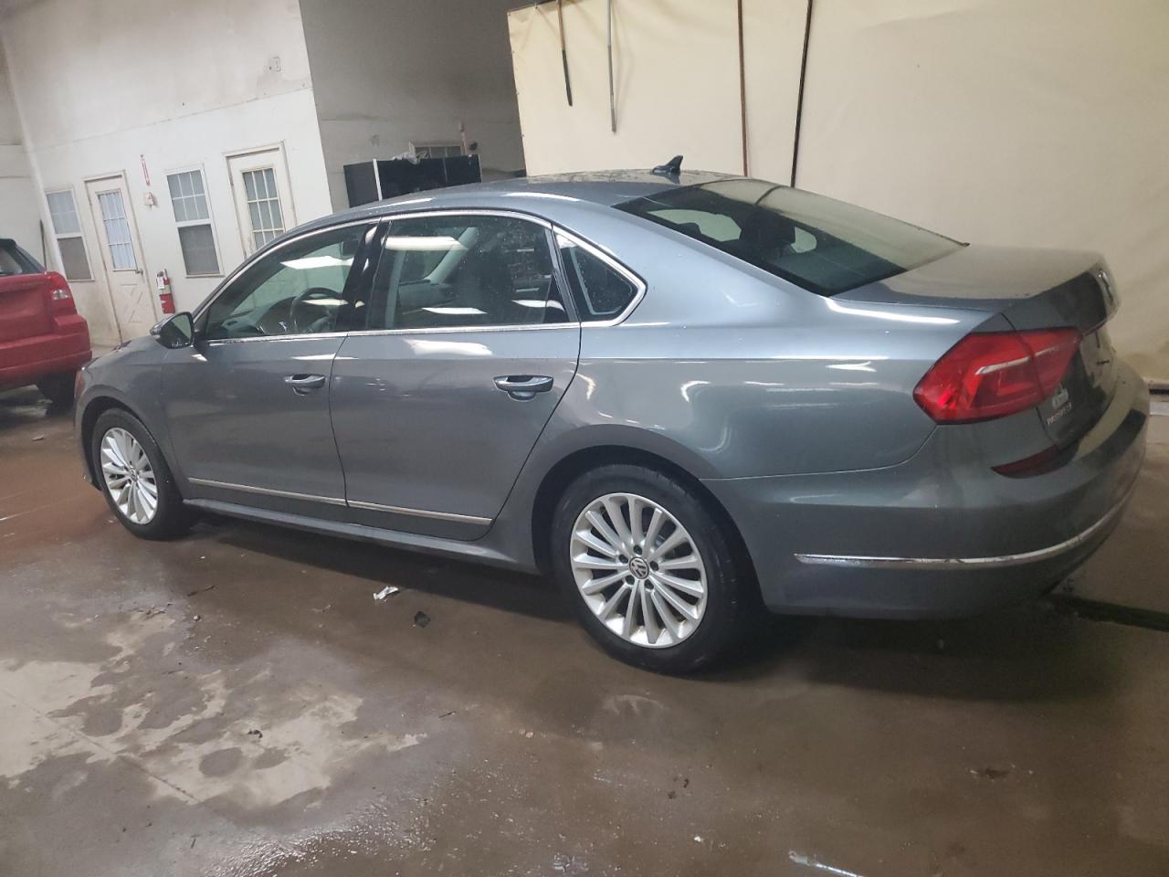 Photo 1 VIN: 1VWBS7A30GC015561 - VOLKSWAGEN PASSAT 