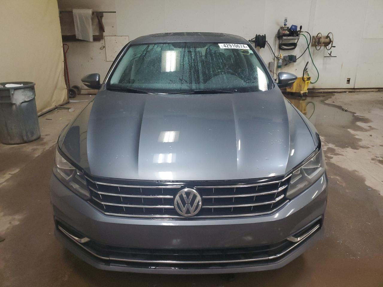 Photo 4 VIN: 1VWBS7A30GC015561 - VOLKSWAGEN PASSAT 