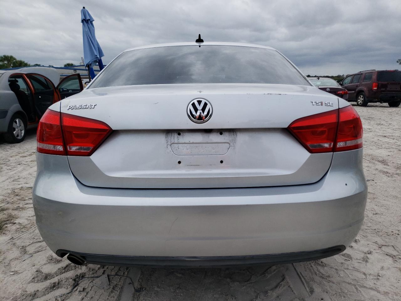 Photo 5 VIN: 1VWBS7A31EC051594 - VOLKSWAGEN PASSAT 