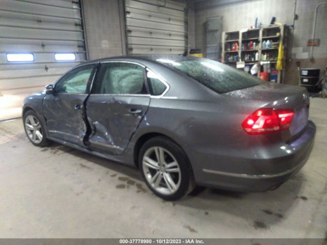 Photo 2 VIN: 1VWBS7A31FC043903 - VOLKSWAGEN PASSAT 