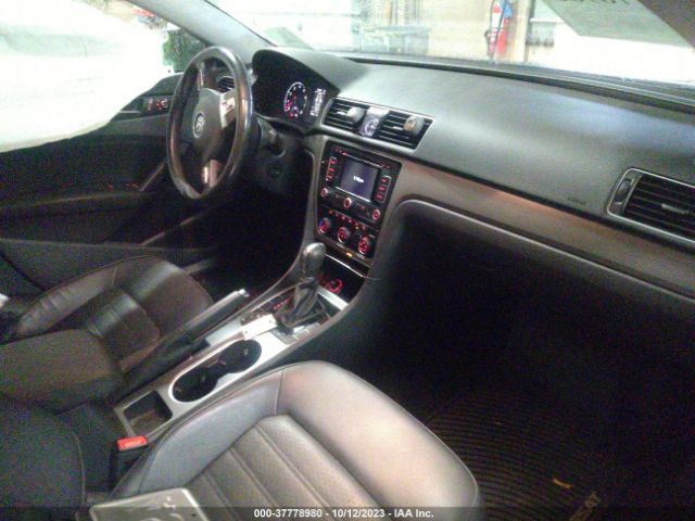 Photo 4 VIN: 1VWBS7A31FC043903 - VOLKSWAGEN PASSAT 