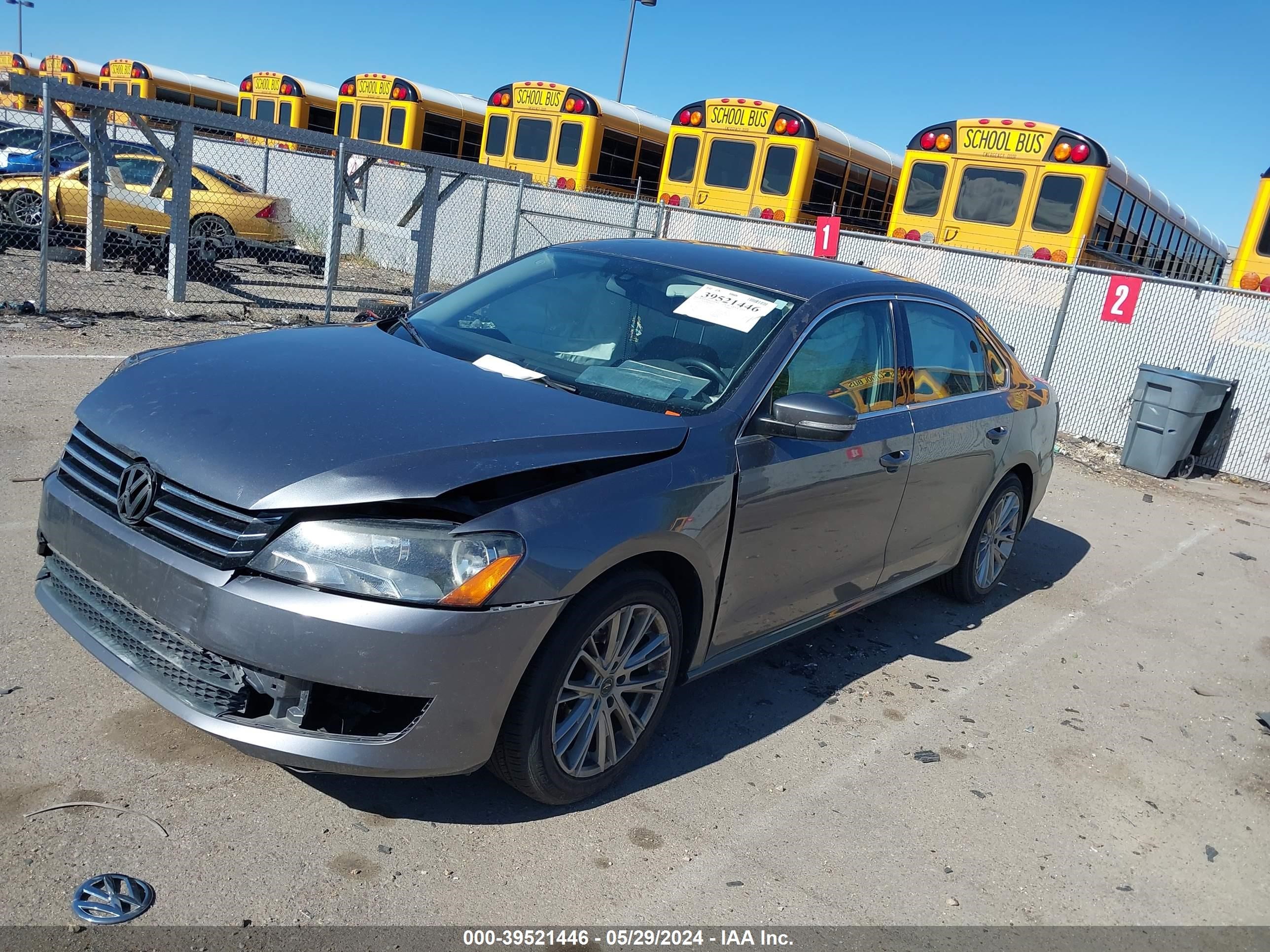 Photo 1 VIN: 1VWBS7A31FC065027 - VOLKSWAGEN PASSAT 