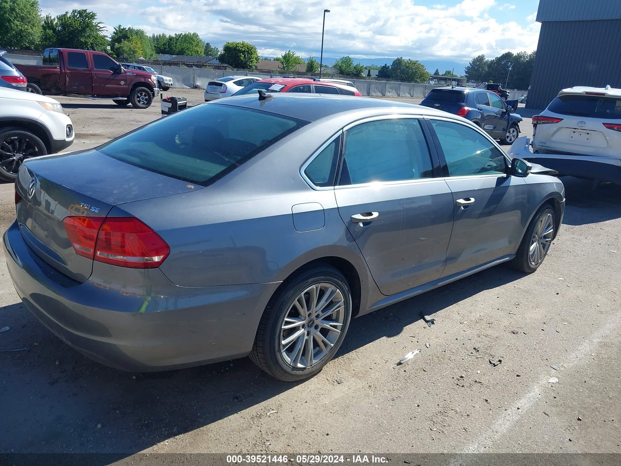 Photo 3 VIN: 1VWBS7A31FC065027 - VOLKSWAGEN PASSAT 