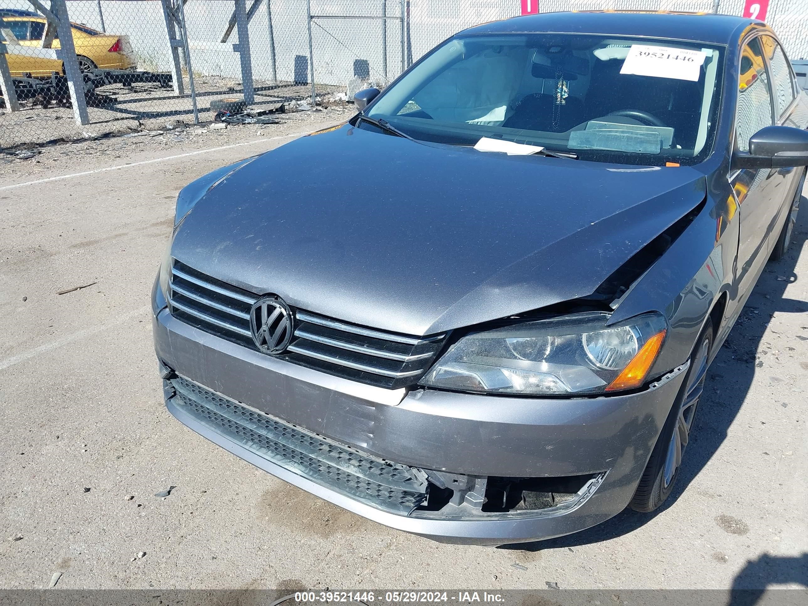 Photo 5 VIN: 1VWBS7A31FC065027 - VOLKSWAGEN PASSAT 