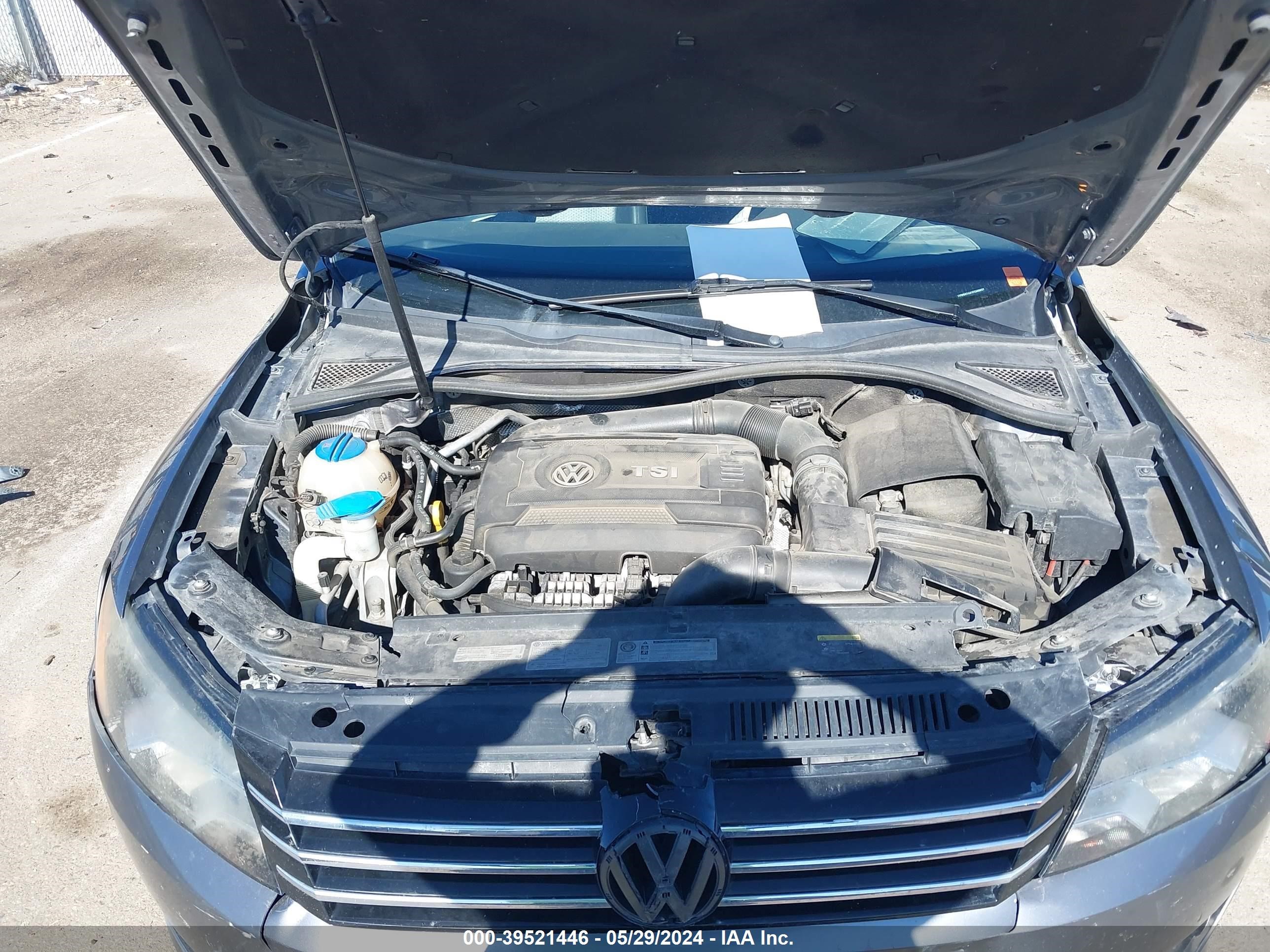 Photo 9 VIN: 1VWBS7A31FC065027 - VOLKSWAGEN PASSAT 