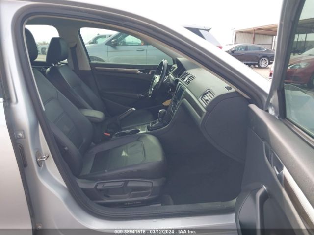 Photo 4 VIN: 1VWBS7A31GC020798 - VOLKSWAGEN PASSAT 