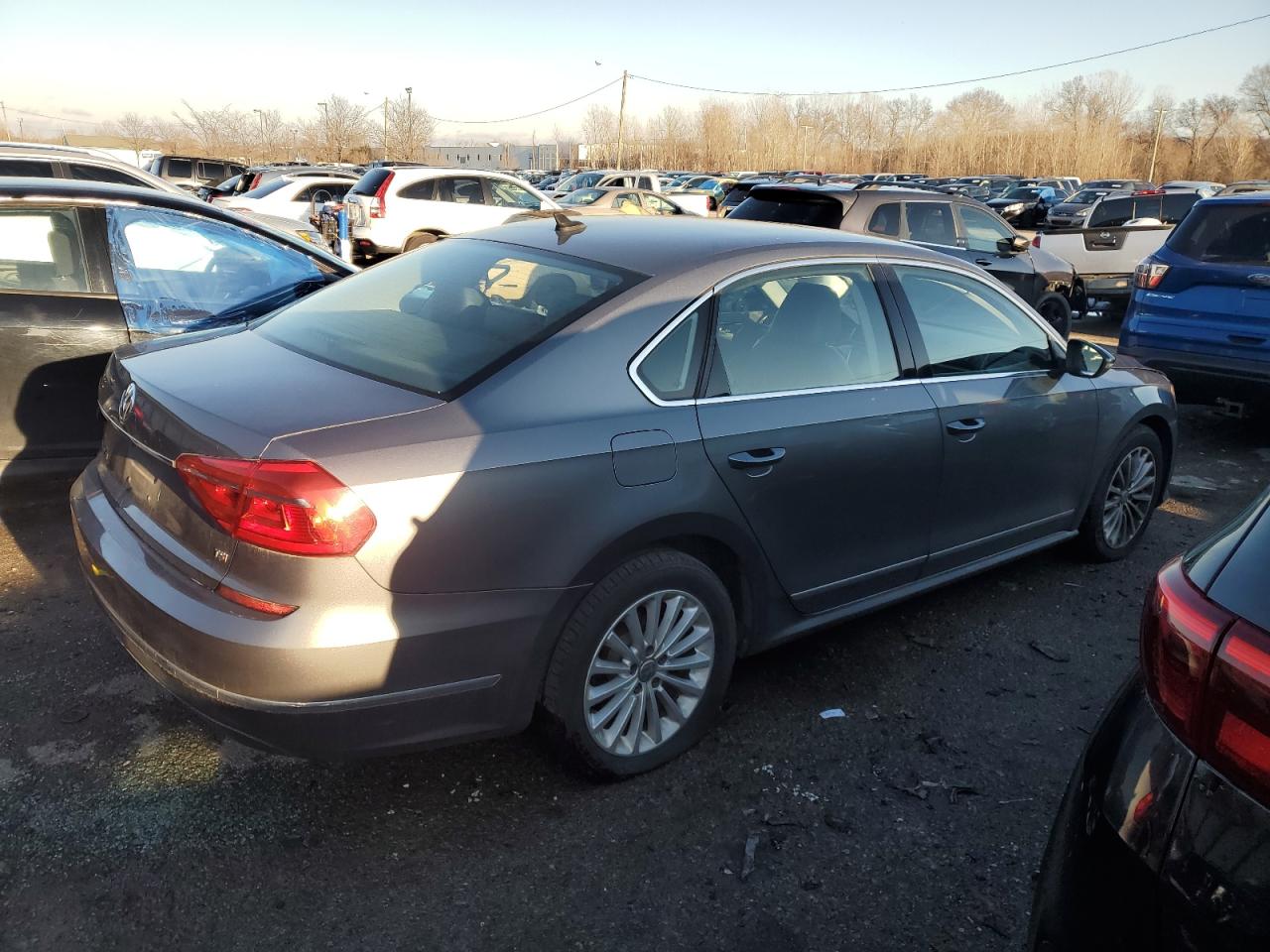 Photo 2 VIN: 1VWBS7A31GC057544 - VOLKSWAGEN PASSAT 