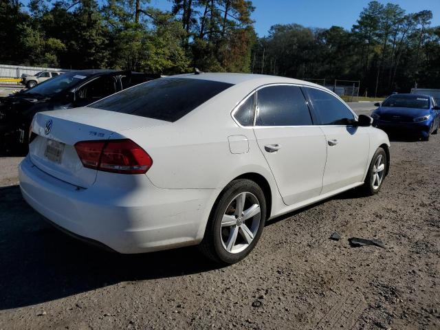 Photo 2 VIN: 1VWBS7A32FC015480 - VOLKSWAGEN PASSAT 