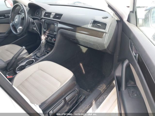 Photo 4 VIN: 1VWBS7A32FC036569 - VOLKSWAGEN PASSAT 