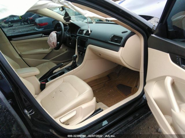 Photo 4 VIN: 1VWBS7A34EC044235 - VOLKSWAGEN PASSAT 