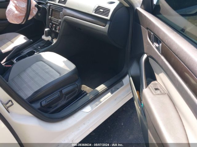 Photo 4 VIN: 1VWBS7A34EC097274 - VOLKSWAGEN PASSAT 