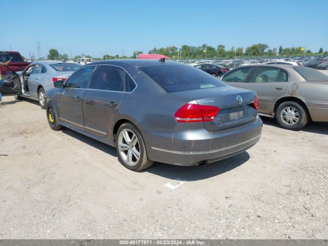 Photo 2 VIN: 1VWBS7A34FC030076 - VOLKSWAGEN PASSAT 