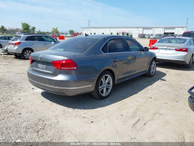 Photo 3 VIN: 1VWBS7A34FC030076 - VOLKSWAGEN PASSAT 