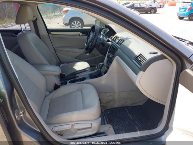 Photo 4 VIN: 1VWBS7A34FC030076 - VOLKSWAGEN PASSAT 