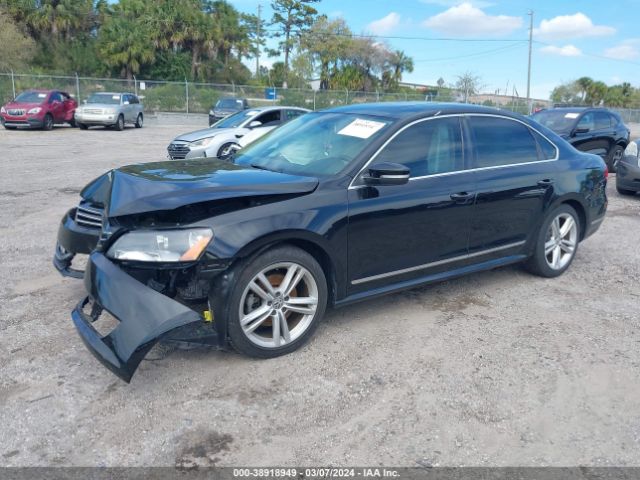 Photo 1 VIN: 1VWBS7A34FC101860 - VOLKSWAGEN PASSAT 