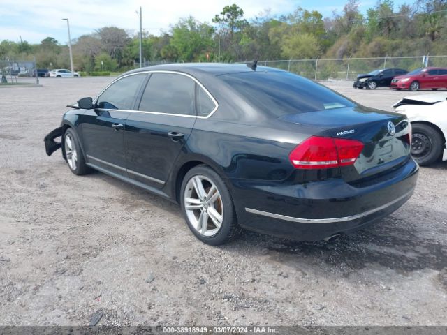 Photo 2 VIN: 1VWBS7A34FC101860 - VOLKSWAGEN PASSAT 