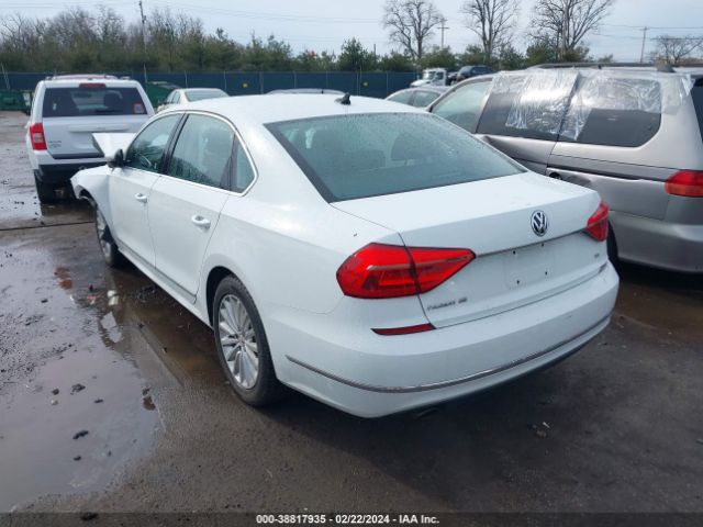 Photo 2 VIN: 1VWBS7A34GC038101 - VOLKSWAGEN PASSAT 