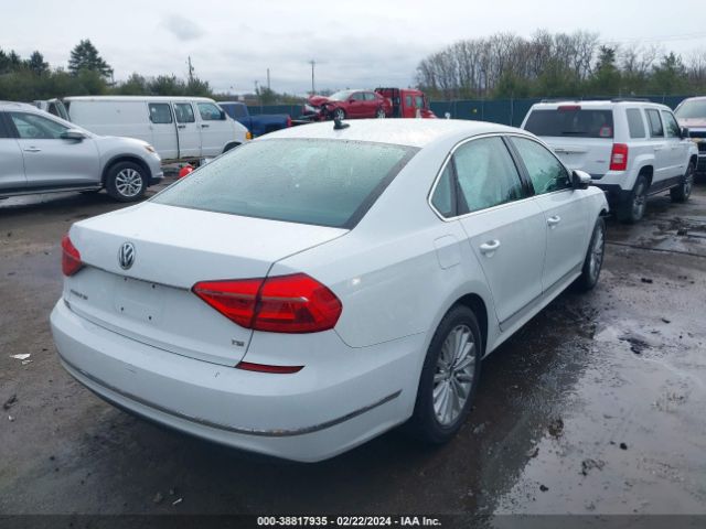 Photo 3 VIN: 1VWBS7A34GC038101 - VOLKSWAGEN PASSAT 