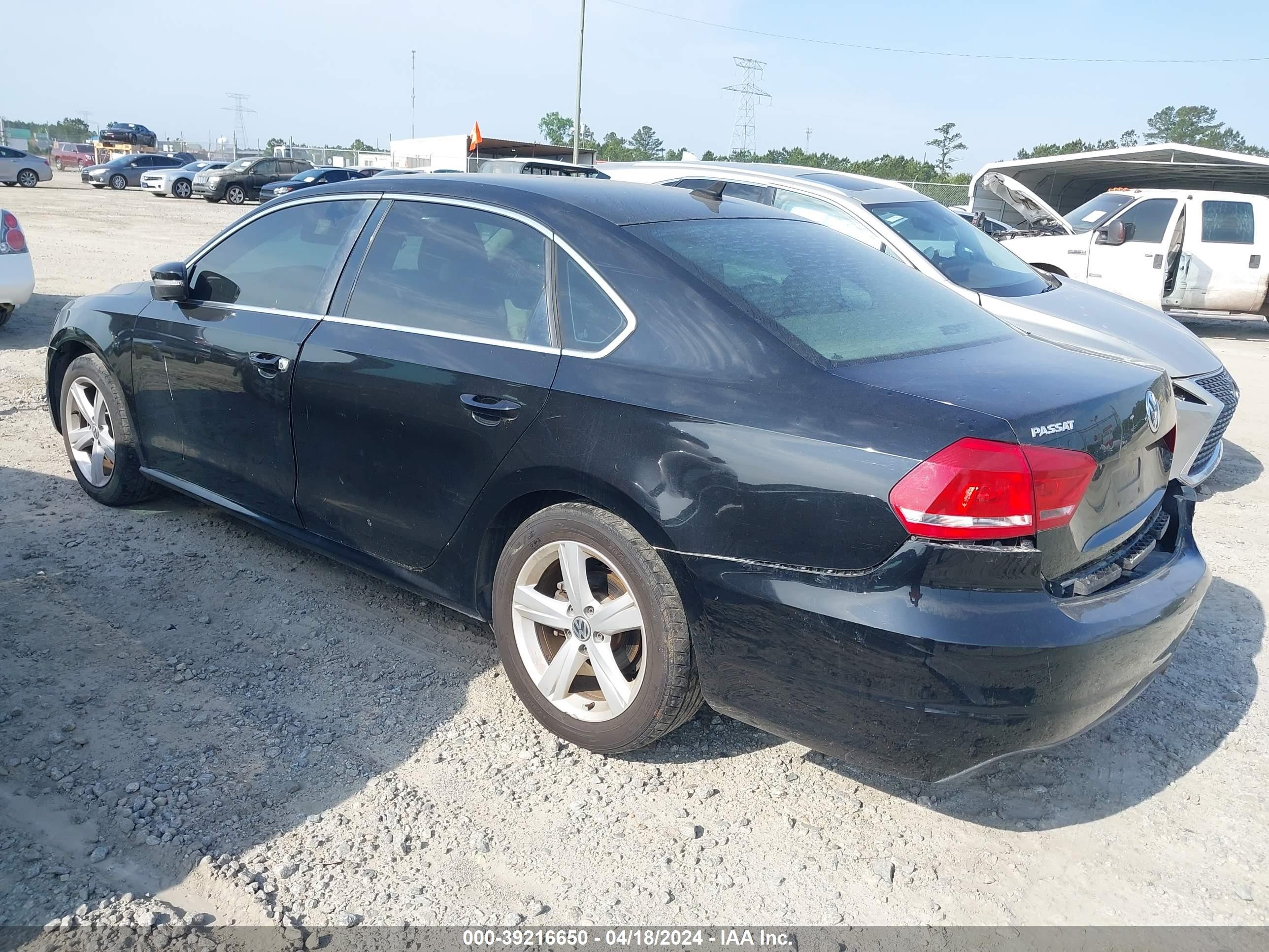 Photo 2 VIN: 1VWBS7A35EC058158 - VOLKSWAGEN PASSAT 