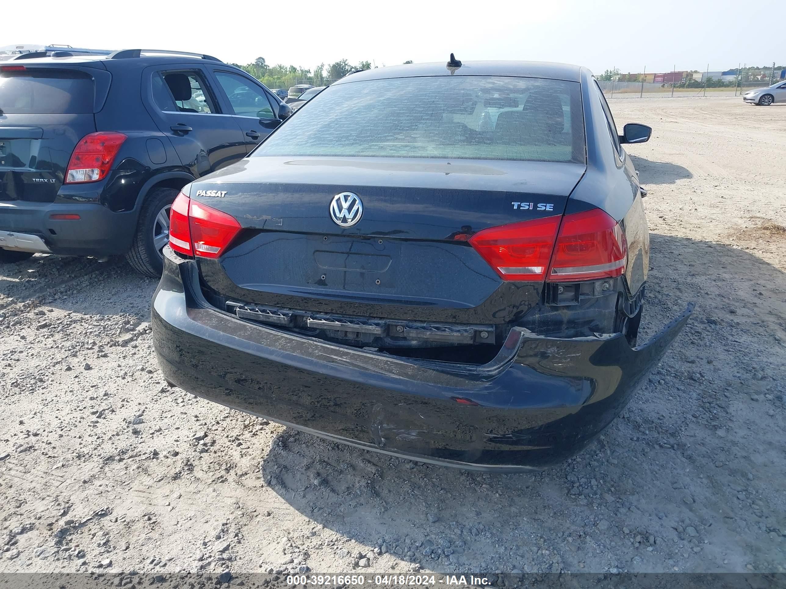 Photo 5 VIN: 1VWBS7A35EC058158 - VOLKSWAGEN PASSAT 