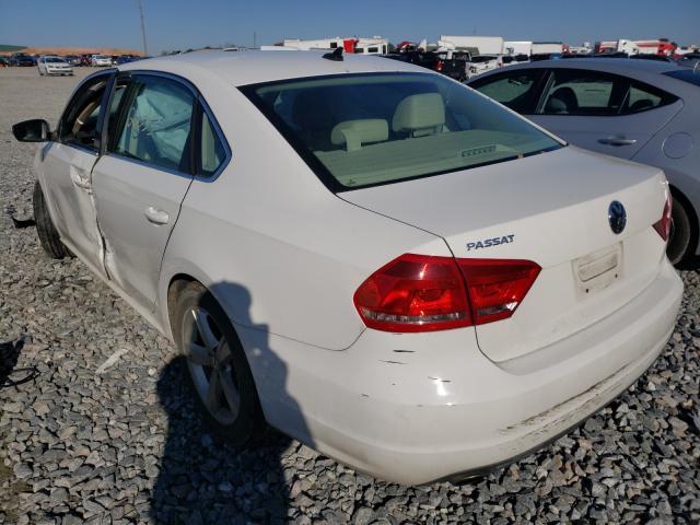 Photo 2 VIN: 1VWBS7A35EC099633 - VOLKSWAGEN PASSAT 