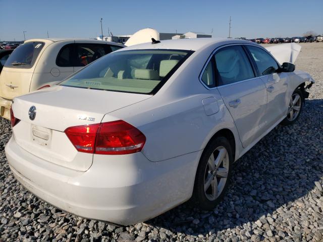 Photo 3 VIN: 1VWBS7A35EC099633 - VOLKSWAGEN PASSAT 