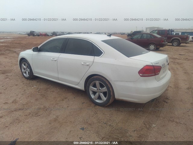 Photo 2 VIN: 1VWBS7A35FC014324 - VOLKSWAGEN PASSAT 