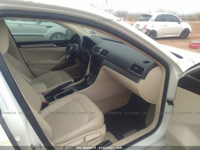 Photo 4 VIN: 1VWBS7A35FC014324 - VOLKSWAGEN PASSAT 