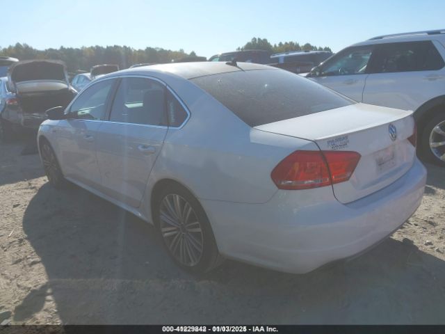 Photo 2 VIN: 1VWBS7A35FC020365 - VOLKSWAGEN PASSAT 