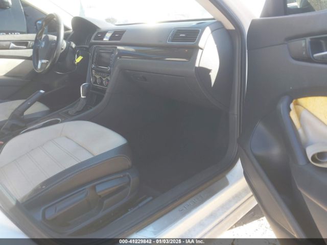 Photo 4 VIN: 1VWBS7A35FC020365 - VOLKSWAGEN PASSAT 