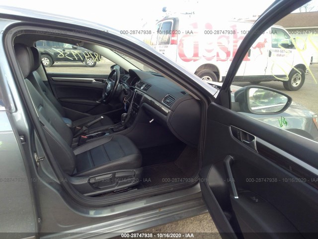 Photo 4 VIN: 1VWBS7A35GC038897 - VOLKSWAGEN PASSAT 