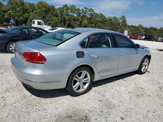 Photo 2 VIN: 1VWBS7A36FC004949 - VOLKSWAGEN PASSAT 