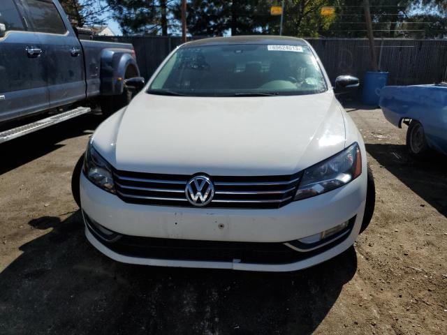 Photo 4 VIN: 1VWBS7A36FC070367 - VOLKSWAGEN PASSAT 