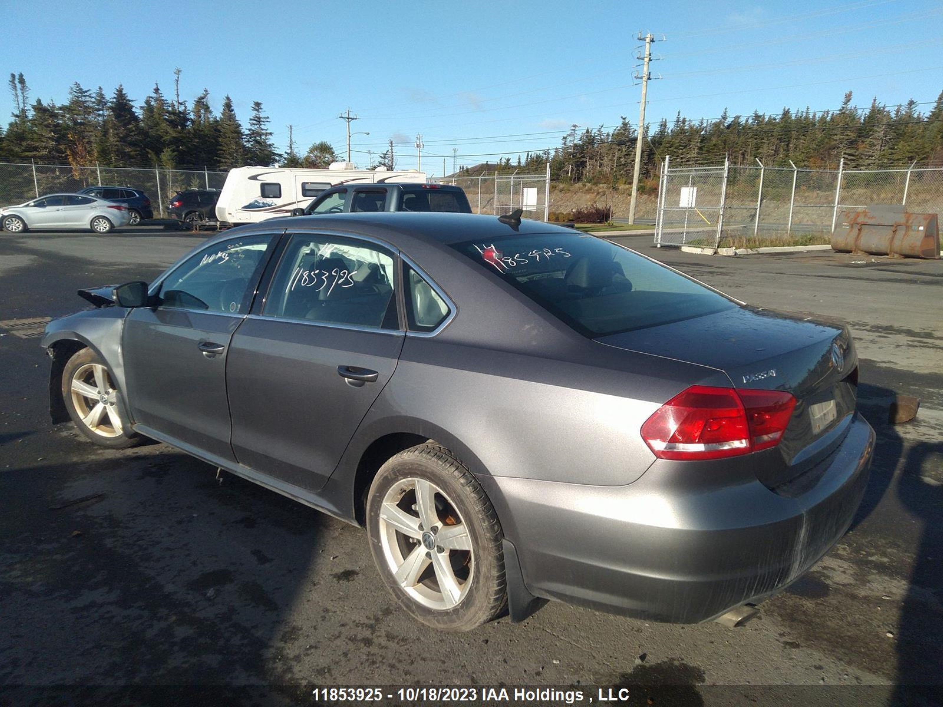 Photo 2 VIN: 1VWBS7A37EC076550 - VOLKSWAGEN PASSAT 