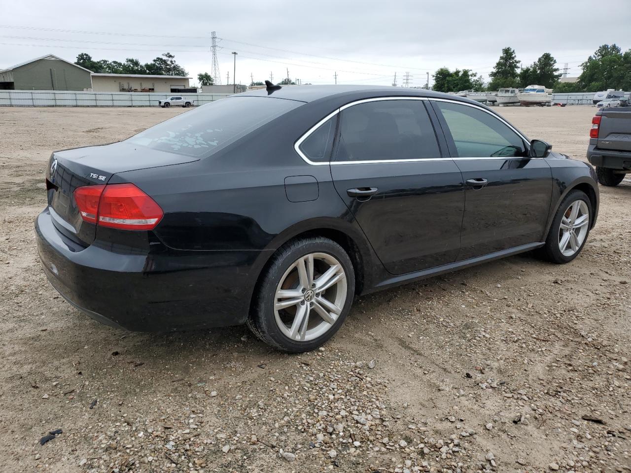 Photo 2 VIN: 1VWBS7A37EC103357 - VOLKSWAGEN PASSAT 