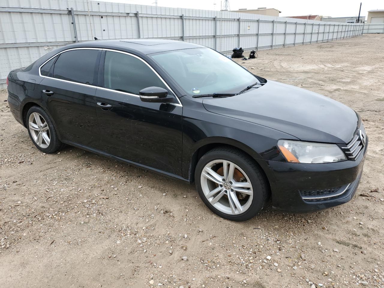 Photo 3 VIN: 1VWBS7A37EC103357 - VOLKSWAGEN PASSAT 