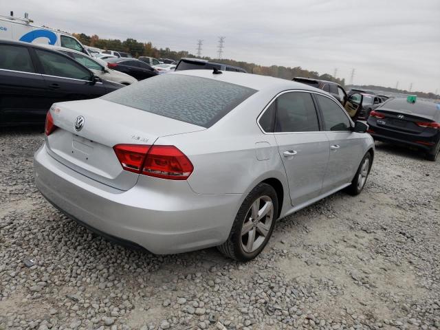 Photo 2 VIN: 1VWBS7A37EC120823 - VOLKSWAGEN PASSAT 