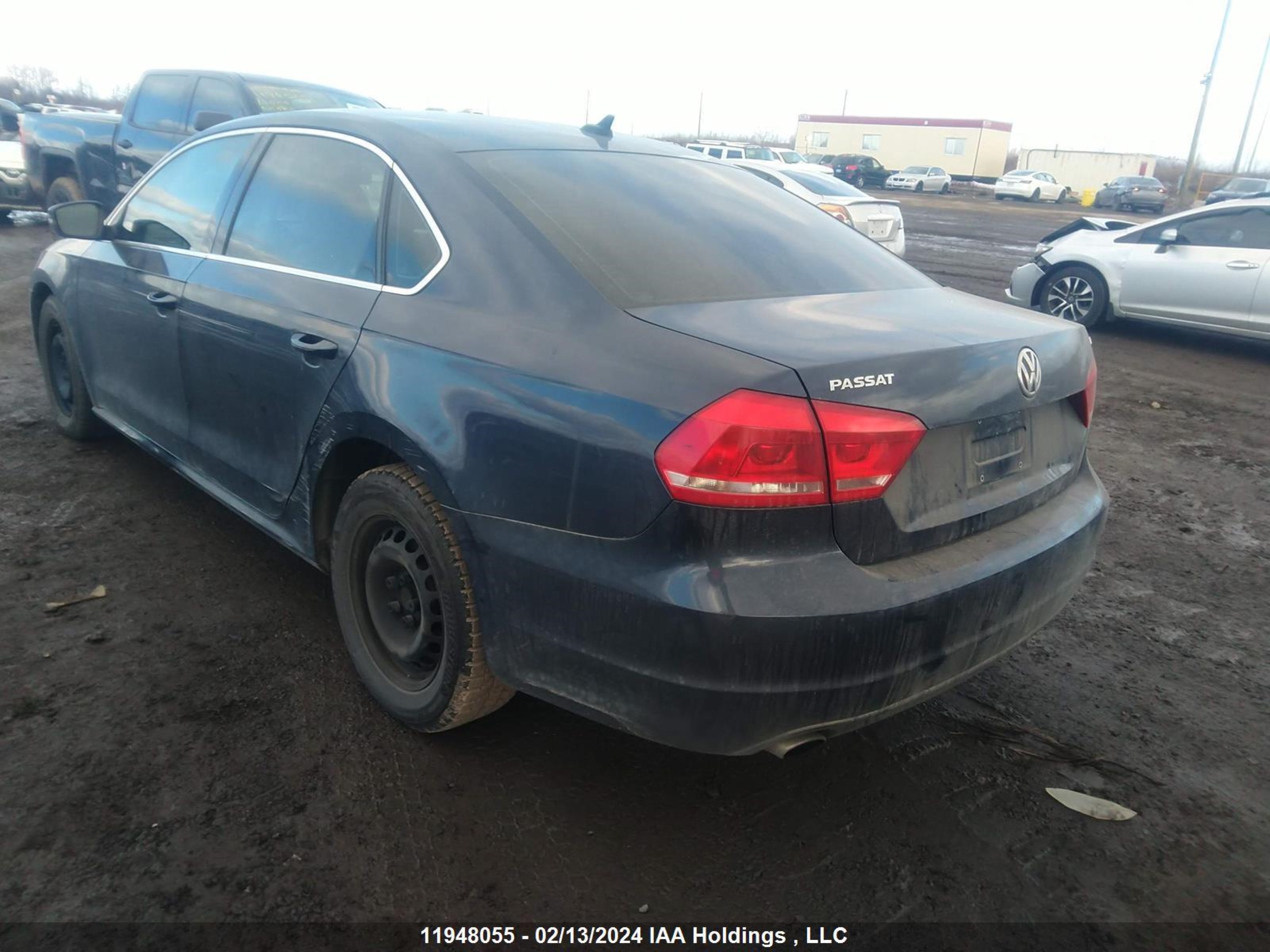 Photo 2 VIN: 1VWBS7A37FC046417 - VOLKSWAGEN PASSAT 