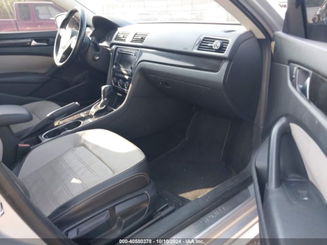 Photo 4 VIN: 1VWBS7A37FC056204 - VOLKSWAGEN PASSAT 