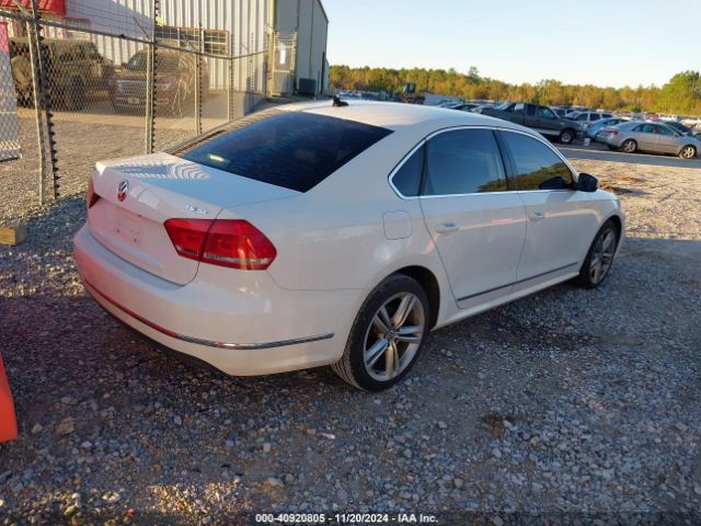 Photo 3 VIN: 1VWBS7A37FC100217 - VOLKSWAGEN PASSAT 