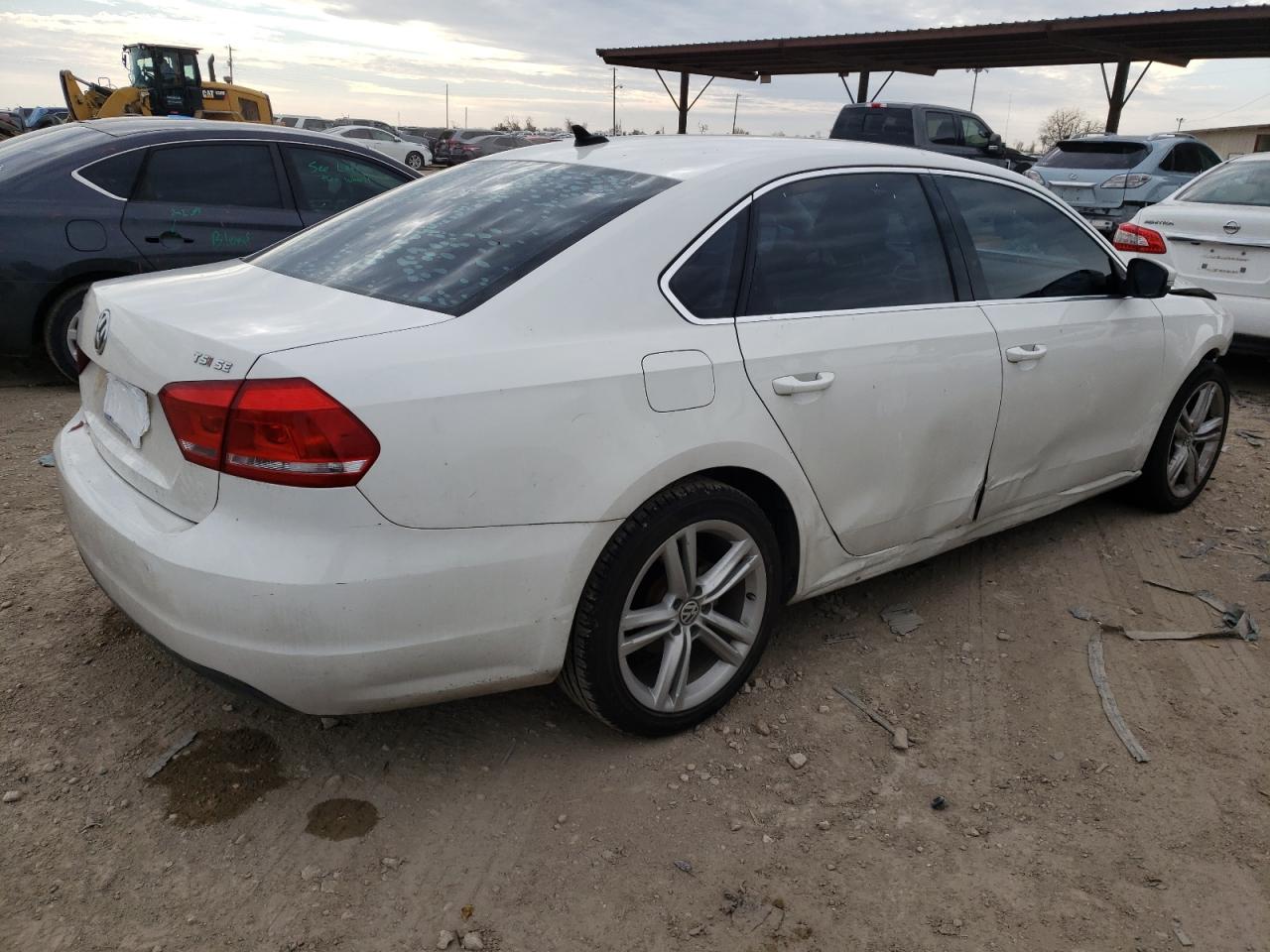 Photo 2 VIN: 1VWBS7A38EC103299 - VOLKSWAGEN PASSAT 