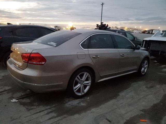 Photo 2 VIN: 1VWBS7A38FC012356 - VOLKSWAGEN PASSAT 