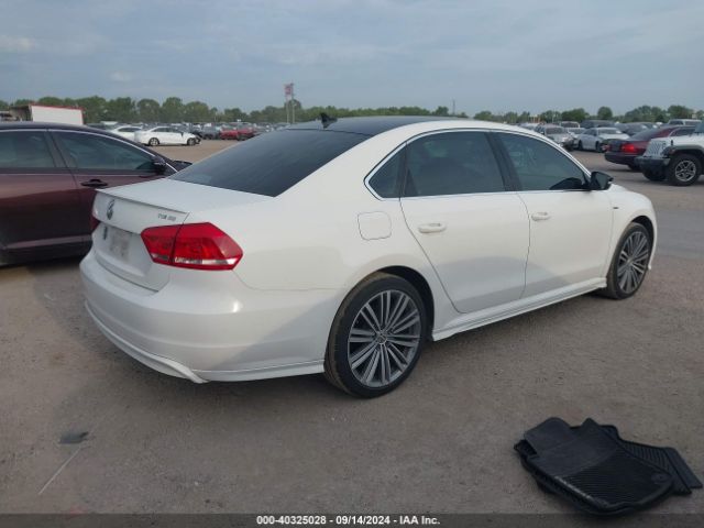 Photo 3 VIN: 1VWBS7A38FC044594 - VOLKSWAGEN PASSAT 