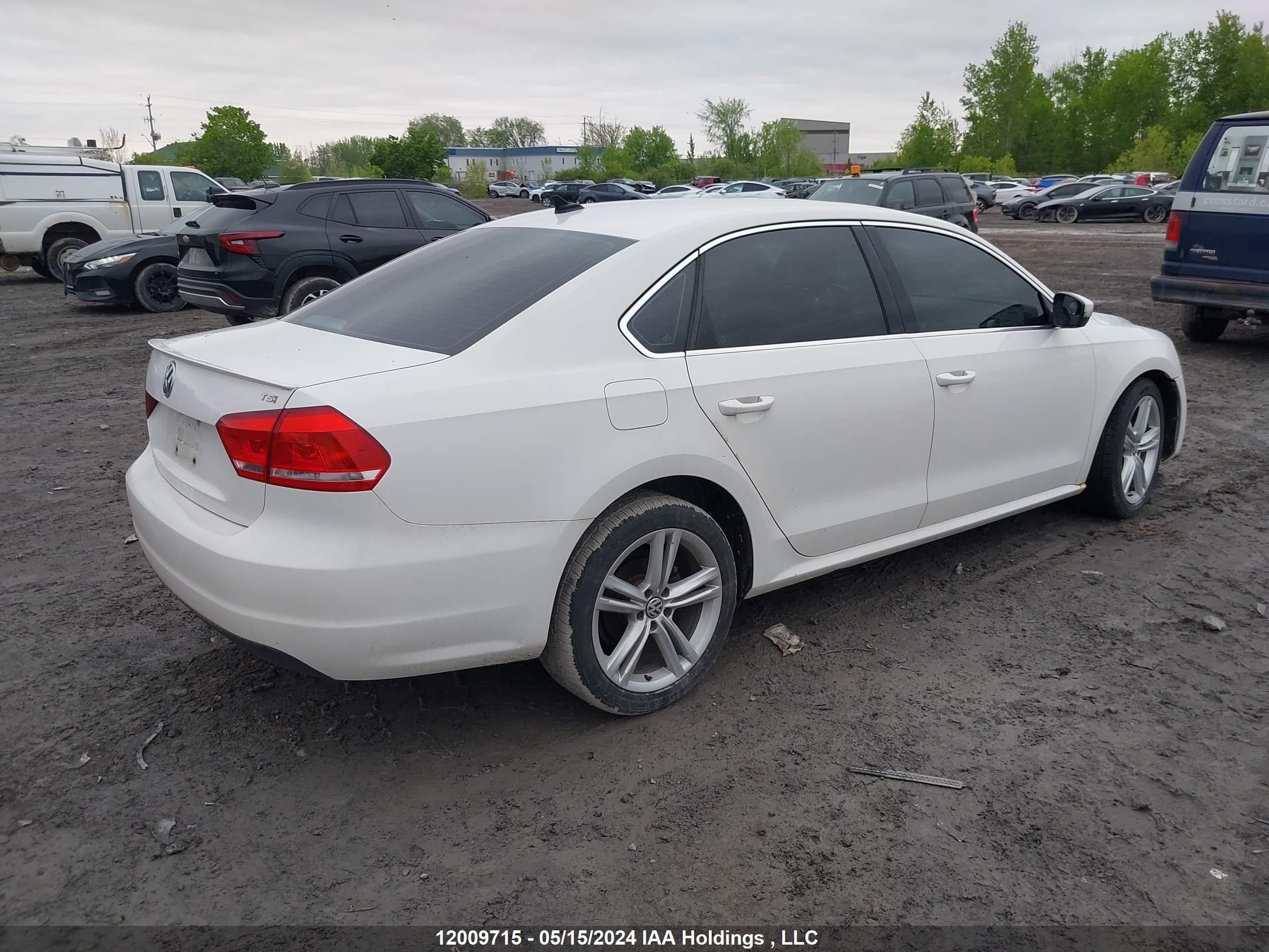 Photo 3 VIN: 1VWBS7A39EC060012 - VOLKSWAGEN PASSAT 