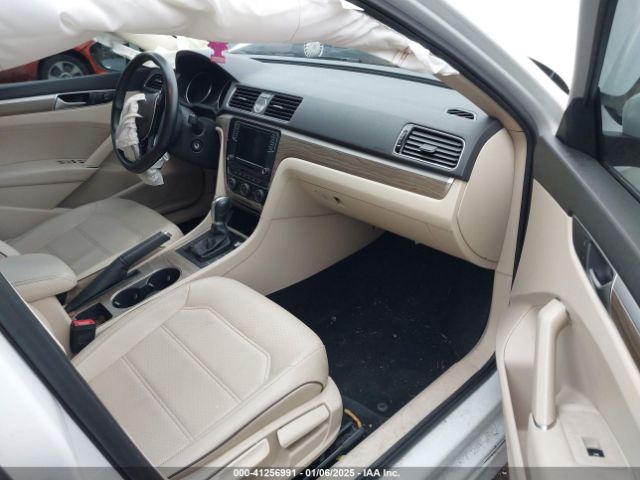 Photo 4 VIN: 1VWBS7A39GC013985 - VOLKSWAGEN PASSAT 