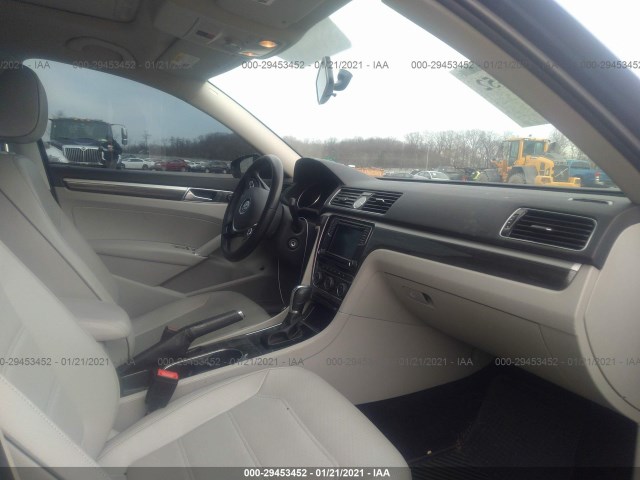 Photo 4 VIN: 1VWBS7A3XGC011775 - VOLKSWAGEN PASSAT 