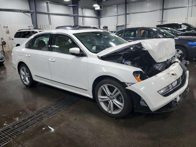 Photo 3 VIN: 1VWBT7A30FC010999 - VOLKSWAGEN PASSAT 